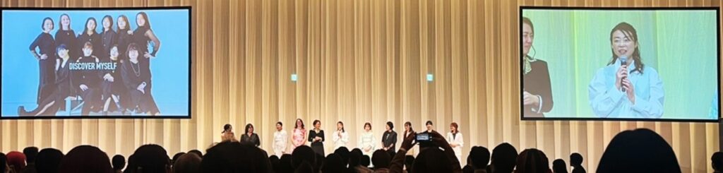 ビジネスプラン発表会で自己紹介する坂野恵里